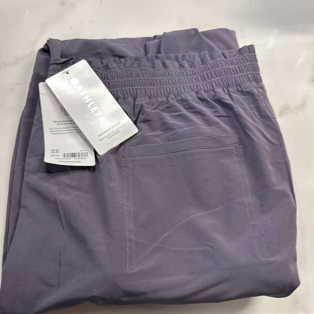 Athleta Gray Sweatpants with Elastic Waistband and Lightweight Fabric
